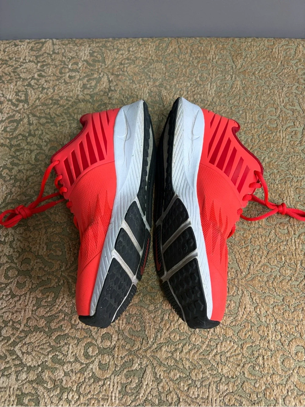 ORIGINAL NIKE STAR RUNNER RED ATHLETIC SNEAKER UNISEX RUNNING SHOE SIZE 7Y